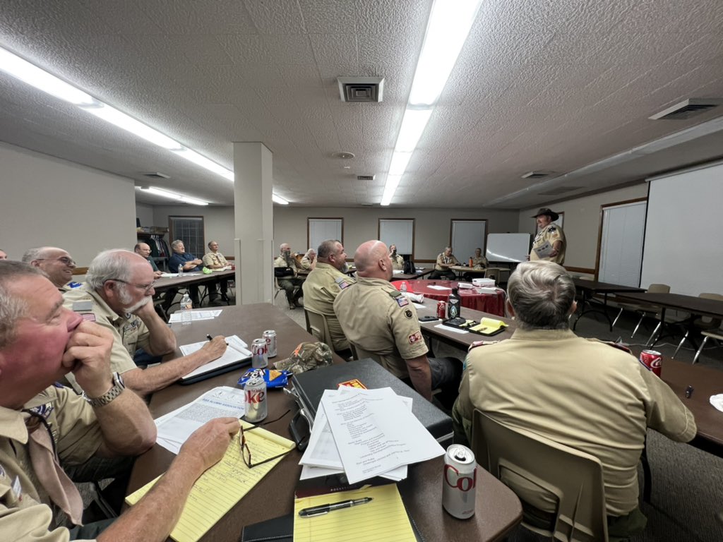 WardleGeoffrey's tweet photo. Tonight we had the Mountain West Council CommissionerX a retreat for our Unit, District and Council Commissioner Corps. #scouting #commissioners https://t.co/FYhuUAXh2H