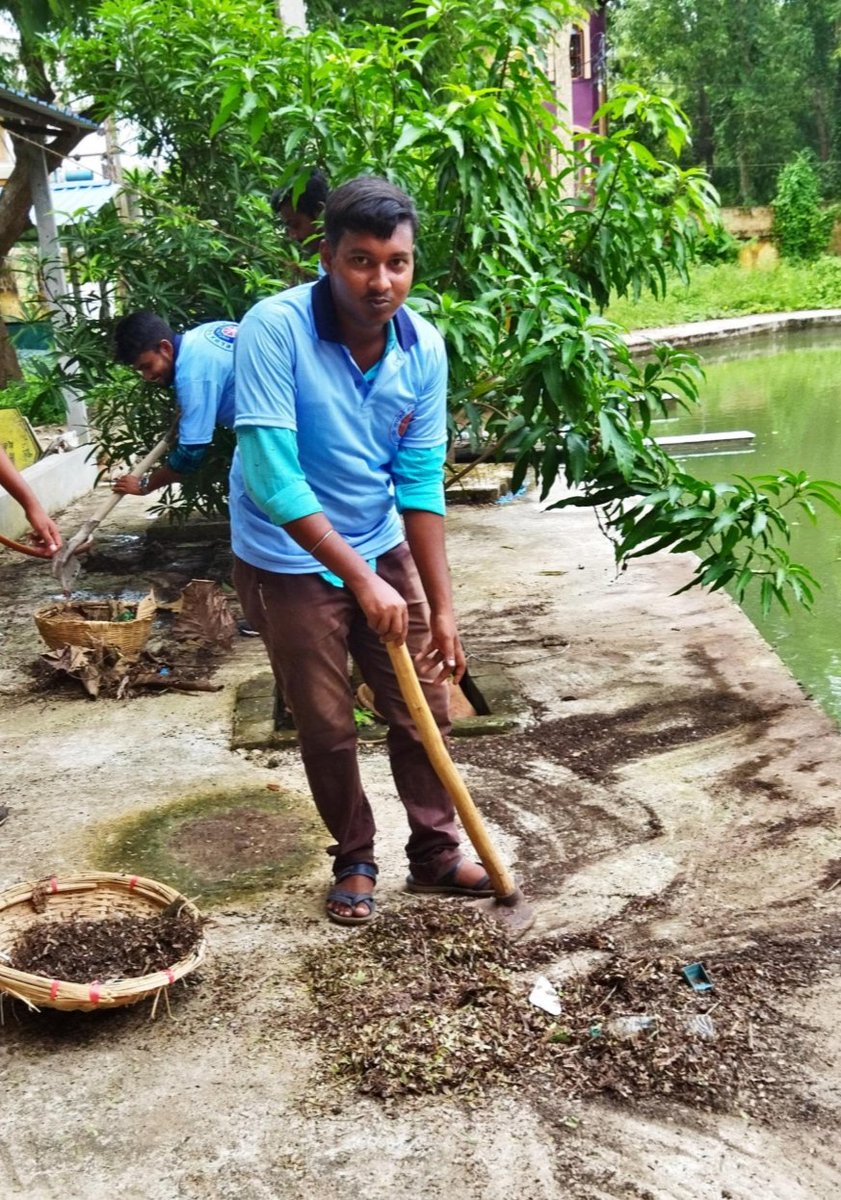 NSSUnit2_Belda's tweet photo. On the occasion of NSS DAY Celebration (24th September,2022), NSS volunteers of Units I, II, III @BeldaCollege are performing Cleaning Activities this morning @rdnss_kolkata @_NSSAwards @_NSSIndia #SwachhataPakhwada #swachhtaforce @swachhbharat @SwachhBharatGov @SwaachBharat https://t.co/8nQvOLEsO7