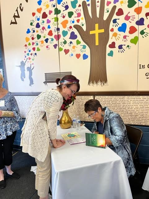 TeresaTomeo's tweet photo. I was blessed to meet so many wonderful women at the #DenverCatholic Women's Conference last weekend! Thanks to all! You are amazing! 💛
#denvercatholicconference2022 #CatholicWomensConference @Den_CatholicWmn #cwcd2022 @ArchDenver #CatholicTwitter #Catholic https://t.co/NY9X8IZYro
