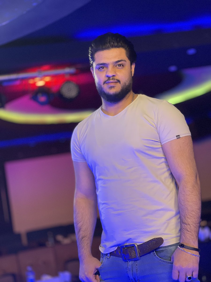 mo7sn_a7med's tweet photo. المجد لنا نحن المزاجيون المحكوم عليهم بالفهم الخاطئ المتهمون دوما بالغرور الاننا نصمت نحن الذين لاملجا الاحد حين نشعر بالحزن ونتداوى ذاتنا https://t.co/WDO7D9hcmv