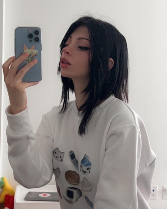 felt cute :3 https://t.co/W5Vc8llios<a href="/tag/chainsawman"class="tags"><span>#chainsawman</span></a>