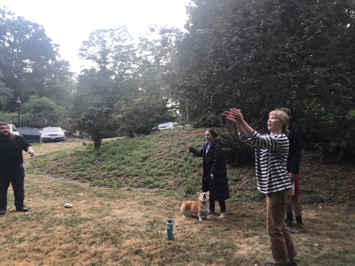 chickenfestyes's tweet photo. egg toss!$! https://t.co/2mHjVC7mOh