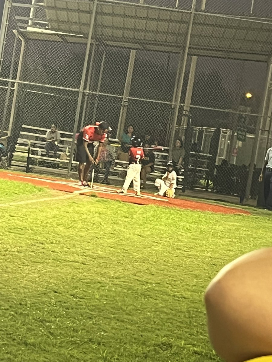 KellyLeonardLP's tweet photo. My two favorite things….Kindergarten and baseball! #choseLP #kinder @lpisd https://t.co/1Ax71MBCht