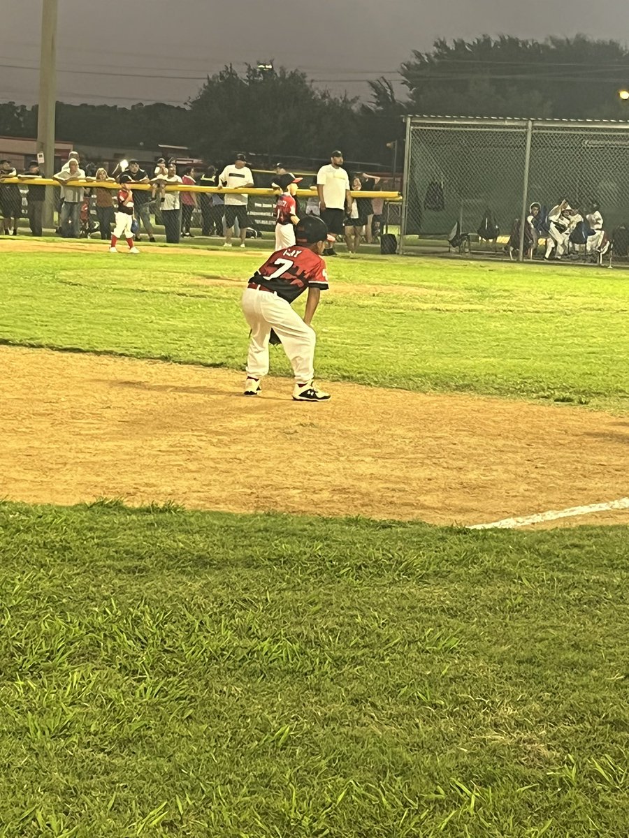 KellyLeonardLP's tweet photo. My two favorite things….Kindergarten and baseball! #choseLP #kinder @lpisd https://t.co/1Ax71MBCht