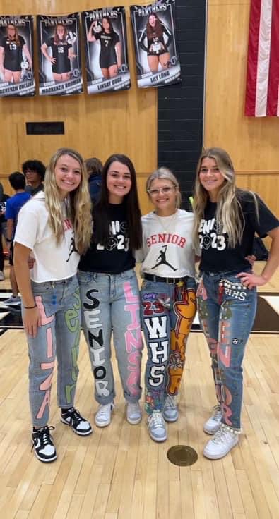 15 Cutest Senior Jeans Ideas We're Obsessing Over Right Now