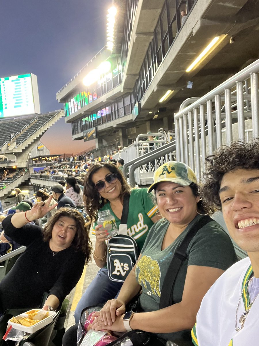 odbair's tweet photo. Happy Friday #atthecoliseum https://t.co/EkYnWDFV4n
