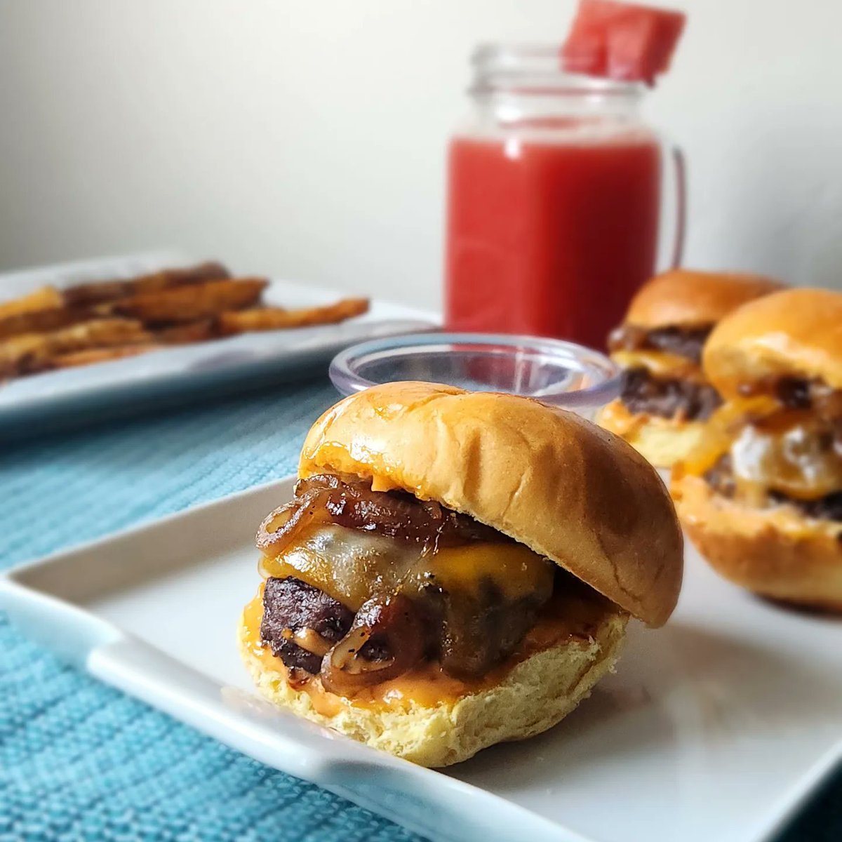 onelovecooking's tweet photo. Burger Sliders with Potato Wedges and Watermelon Juice 😋

#onelovecooking #Foodie #dinner #Food #foodblogger #foodphotography #foodblog #Sliders #potato #watermelon #homemade https://t.co/ke9oyq5RuQ