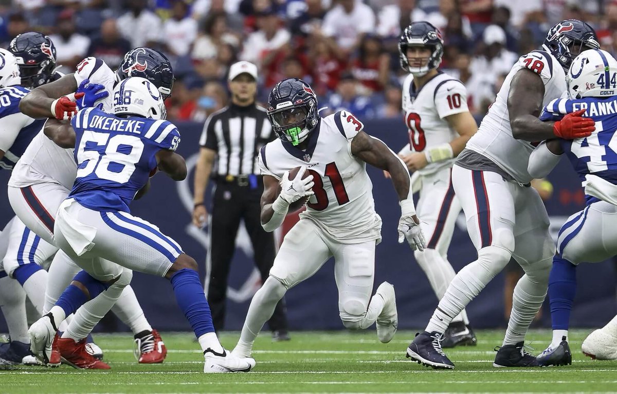 Armando_Marsal's tweet photo. The Week 3 #DFS #NFL Gameday Matchups is LIVE! As usual, @TheRayFlowers &amp; I team up. He gives a detailed breakdown of the games &amp; I add my DFS notes, players I'm targeting in both cash &amp; GPP, &amp; my priority plays (in bold). 

https://t.co/PnfbxcB4Wb https://t.co/e4H0BK1SPy
