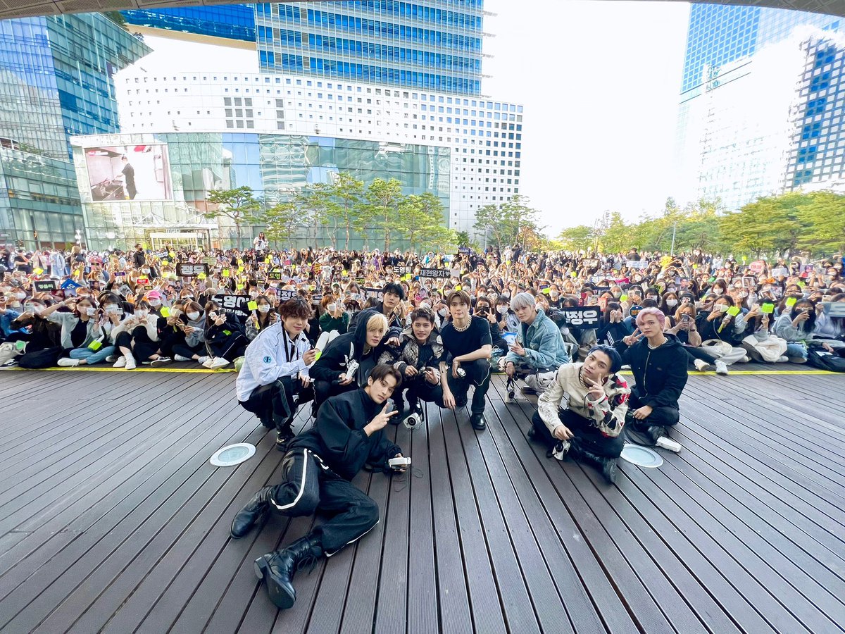 เหมือนเพิ่งเดบิวต์เลย(แต่เป็นการเพิ่งเดที่ฟคเยอะมาก 55555) มันคือสิ่งที่ก่อนหน้านี้ไม่เคยมี แทบจะทุกอย่างเลยตอนนี้ แบบได้ใกล้ชิด ได้อะไรอุ๋งอิ๋งกลับมาเยอะๆ แบบนี้อะ เหมือนพออยู่ด้วยกันมานานแล้วมันแทบไม่ต้องพูดอะไรเยอะละ มันทำให้เลย