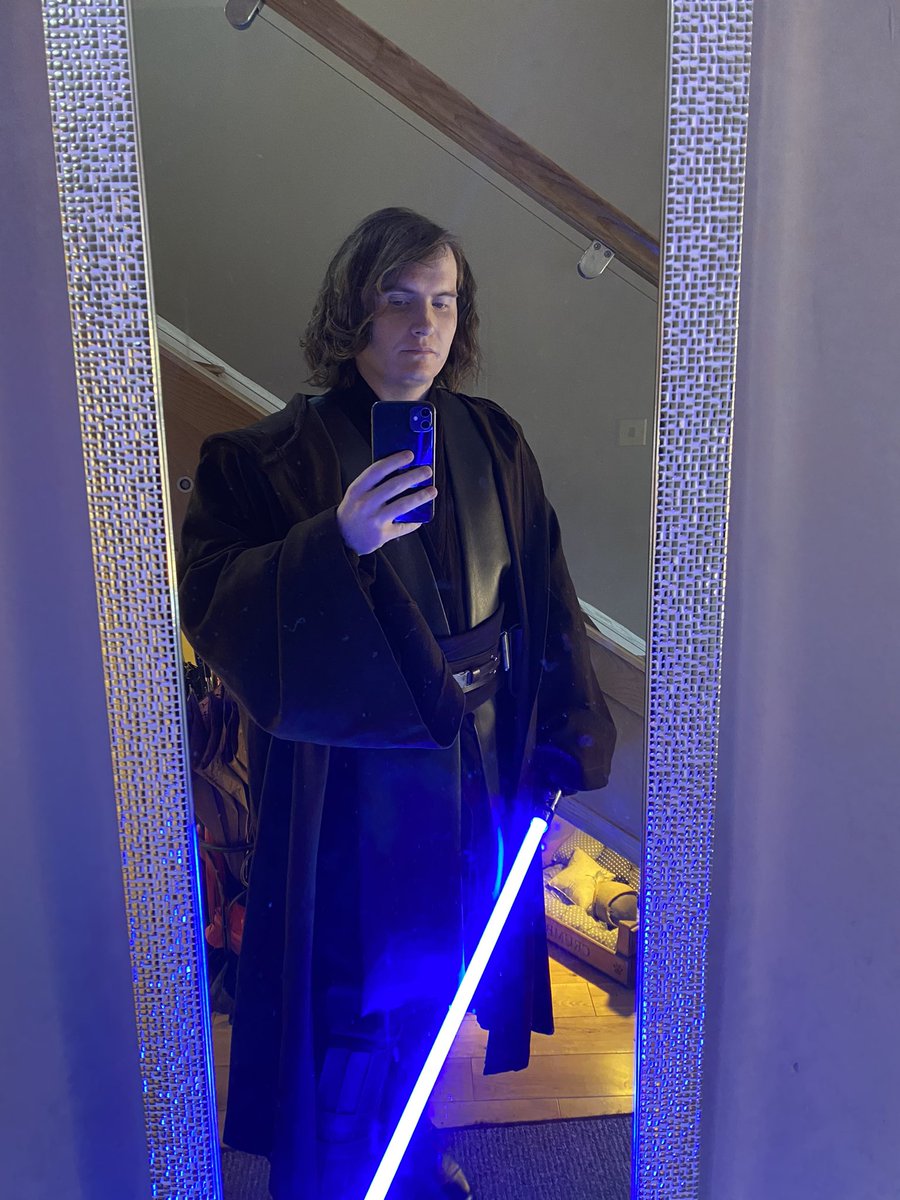 Simply_skyguy's tweet photo. Felt cute might commit war crimes later IDK~ on my way to @Acmecomiccon today π looking forward to seeing everyone #StarWars #anakinskywalker #acmecon https://t.co/Pa4WZxhhRH