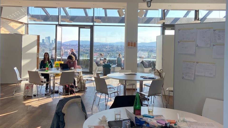 AstridSchoeggl's tweet photo. @CTSWien Für uns von der @Arbeiterkammer ist der #HackathonDerVielen ein Ausprobieren. Bin begeistert darüber, was schon entstanden ist, und über die gute Stimmung an Tag 2. https://t.co/bIcZRvbxtD