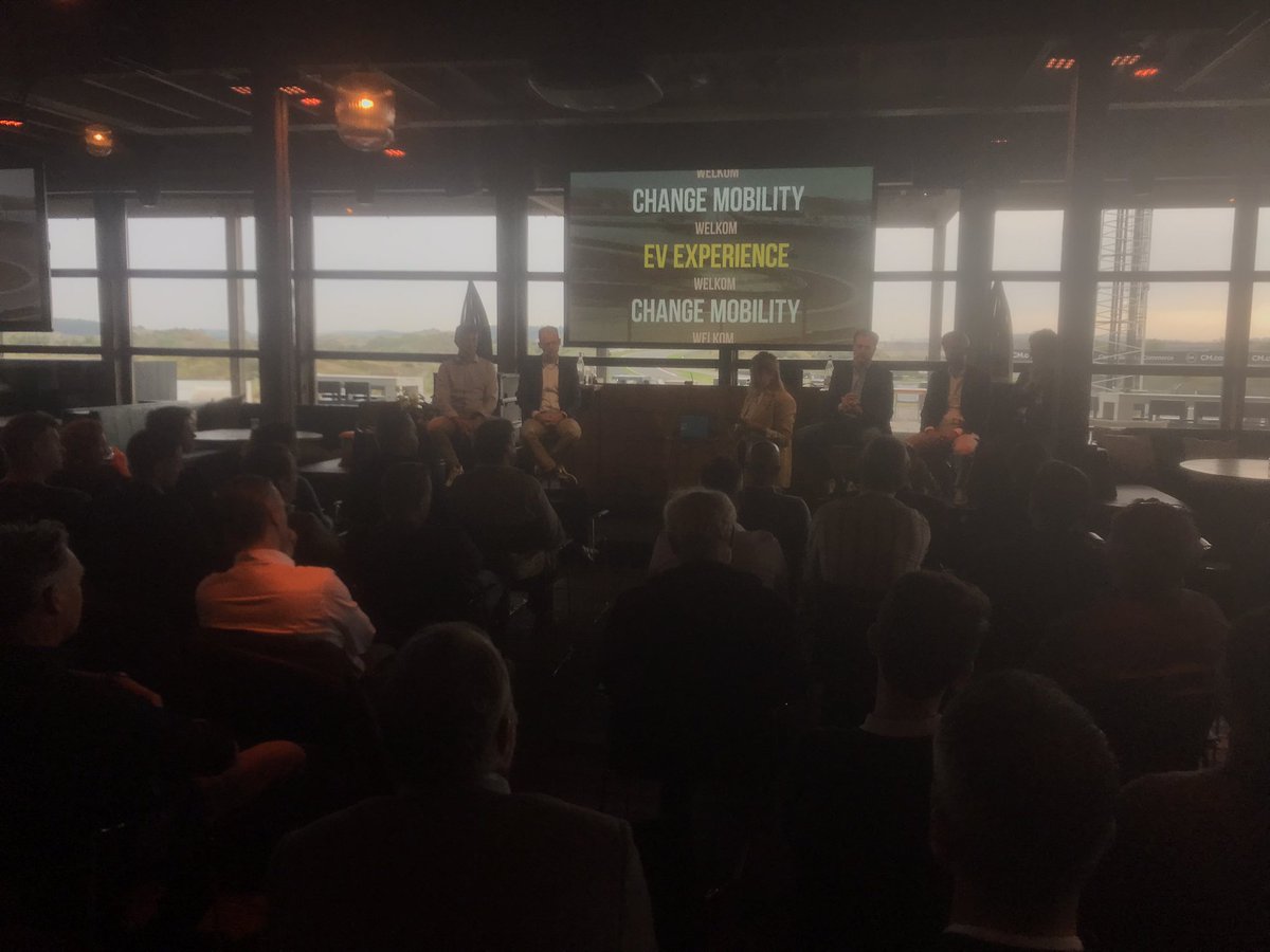 TomasFriedhoff's tweet photo. @solartip @_marcklaver Was zeer populair gisteren, ik was zeer (positief) verrast over de langste, (zero-emissie) file, tussen 09h-10.00. Oa goed interessante panels bij @changeinctoday congres met oa CCO @AthlonNederland, @eneco e-mobility, @RobinBerg030 &amp; #AnneLobbes van @hyundainl wbt #Vehicle2Grid: https://t.co/f7nRT6g4IK