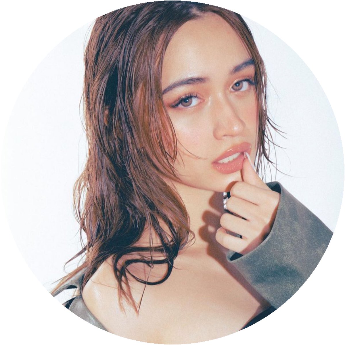 angelicfile's tweet photo. 𓆩🌈𓆪 ː layout suggestion !   ໋֢ 𖥻 ˊˎ-

icon: angelina cruz
header: @.donbhielat https://t.co/ZkYxqINua9