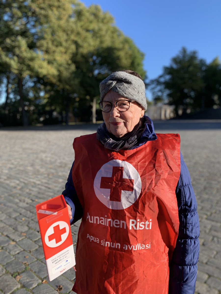 ☀️Lauantain keräyspäivä on käynnissä iloisissa tunnelmissa!

❤️ Voit osallistua #Nälkäpäivä’än esimerkiksi lahjoittamalla, kun näet kaduilla tai kauppojen edustoilla Punaisen Ristin punaliivisiä kerääjiä, kuten esimerkiksi Maija-Liisan Turun Tuomiokirkkotorilla!

#PunainenRisti