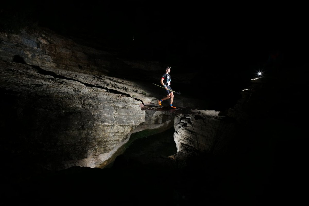 UltraTrailGuara's tweet photo. 𝗣𝗔𝗦𝗢 𝗗𝗘𝗟 𝗧𝗥𝗔𝗡𝗖𝗢 𝗗𝗘 𝗟𝗔𝗦 𝗢𝗟𝗔𝗦
Si hay algo que nos regala la Sierra de Guara son estas espectaculares vistas y paisajes de ensueño.
¿Conocéis este rincón? 🤫
📸 @QFarrero
#UTGS2022 #Huesca #Pirineos #Alquezar #ultratrailguarasomontano #Guara #trail https://t.co/mMZYR2RRGd