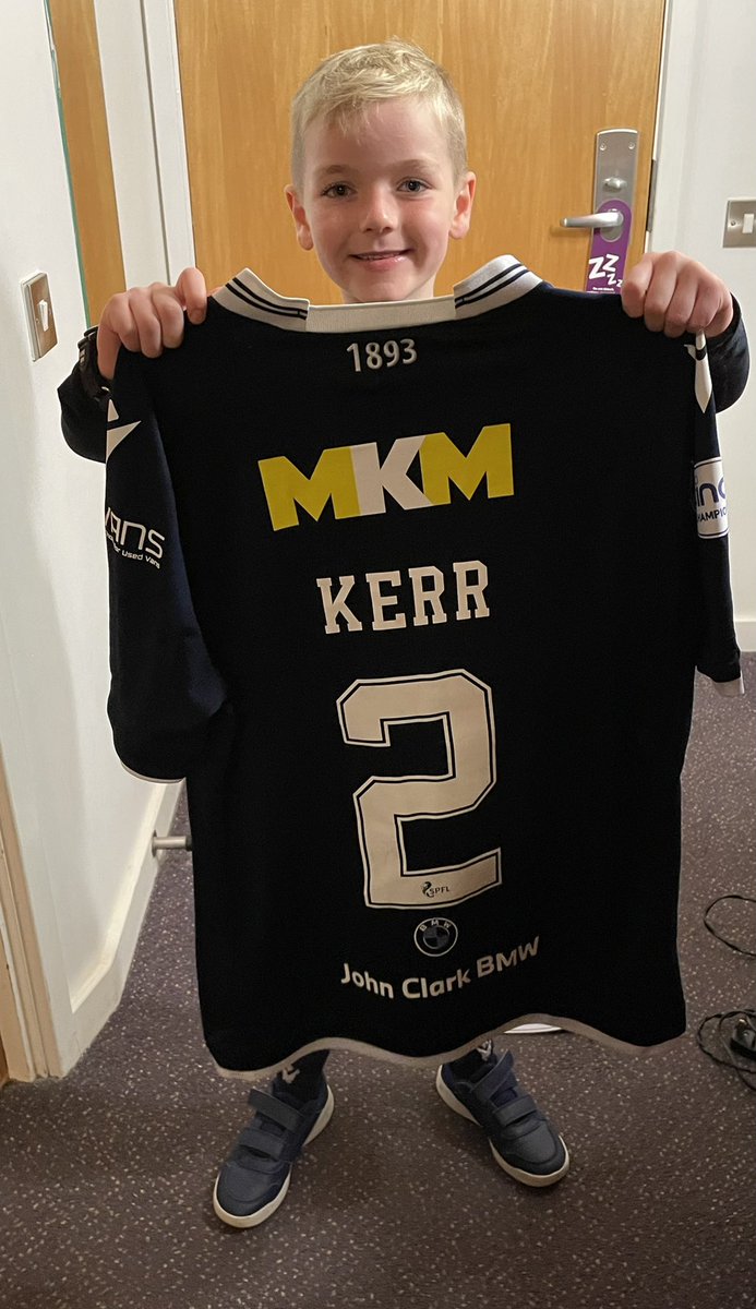 LaulsieG96's tweet photo. Best day EVER for our boys yesterday 💙⚽️ can’t thank Cammy &amp; @Jordanm72 enough for their amazing gesture. ⚽️💙🙌🏼 2 of the good guys in football! @DundeeFC https://t.co/JSBqdcDJ8X