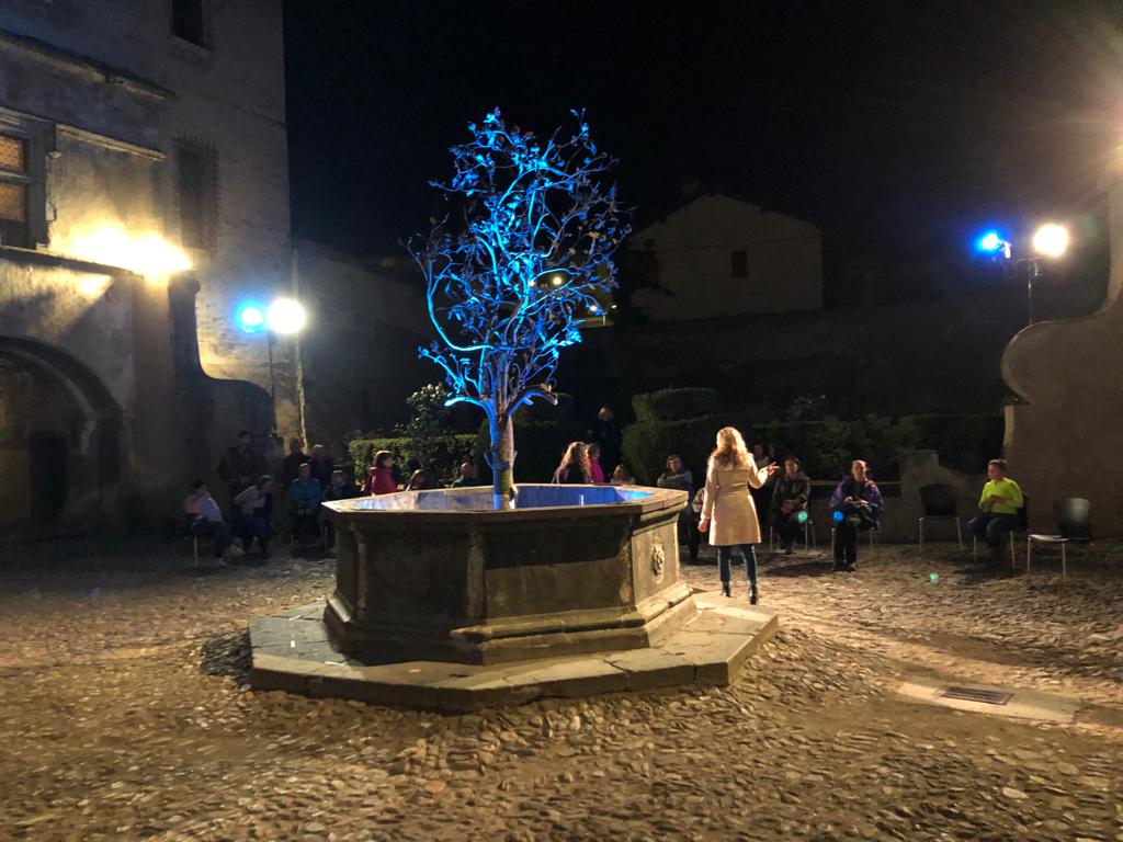 CultureVdA's tweet photo. #24settembre Vi diamo il #buongiorno col ricordo della coinvolgente #visita teatralizzata #PartitaAScacchi svoltasi ieri sera al #castello di #Issogne a cura della compagnia #Palinodie
#Oggi alle 20.30 si replica!
#PlaisirsdeCulture @Valle_dAosta @JEP_EHD @icom_italia @aostasera https://t.co/WAe8twRctc