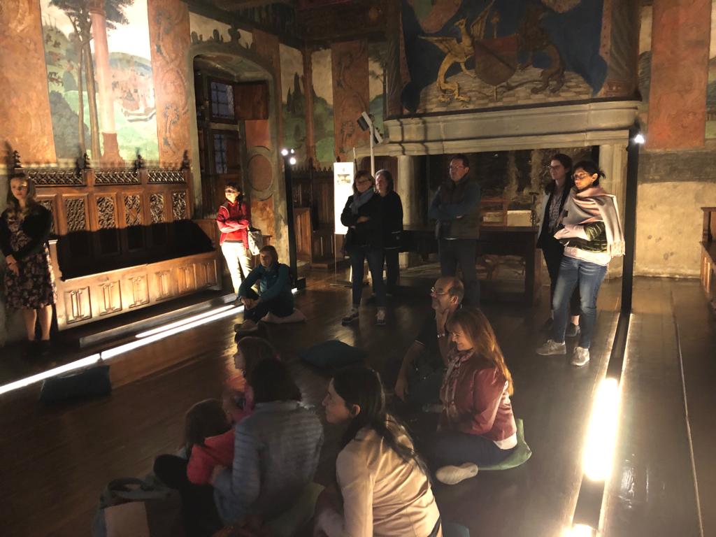 CultureVdA's tweet photo. #24settembre Vi diamo il #buongiorno col ricordo della coinvolgente #visita teatralizzata #PartitaAScacchi svoltasi ieri sera al #castello di #Issogne a cura della compagnia #Palinodie
#Oggi alle 20.30 si replica!
#PlaisirsdeCulture @Valle_dAosta @JEP_EHD @icom_italia @aostasera https://t.co/WAe8twRctc