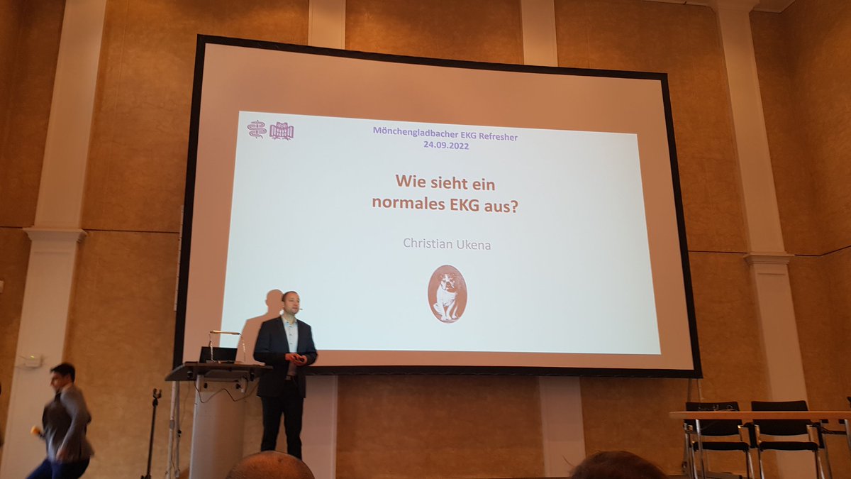 SamerMatar88's tweet photo. Zum ersten Vortag tritt Prof. Ukena aus der Uniklinik des Saarlandes auf und erzählt uns über die Grundlagen des #EKG
#MGEKG https://t.co/PpNHjYofEu