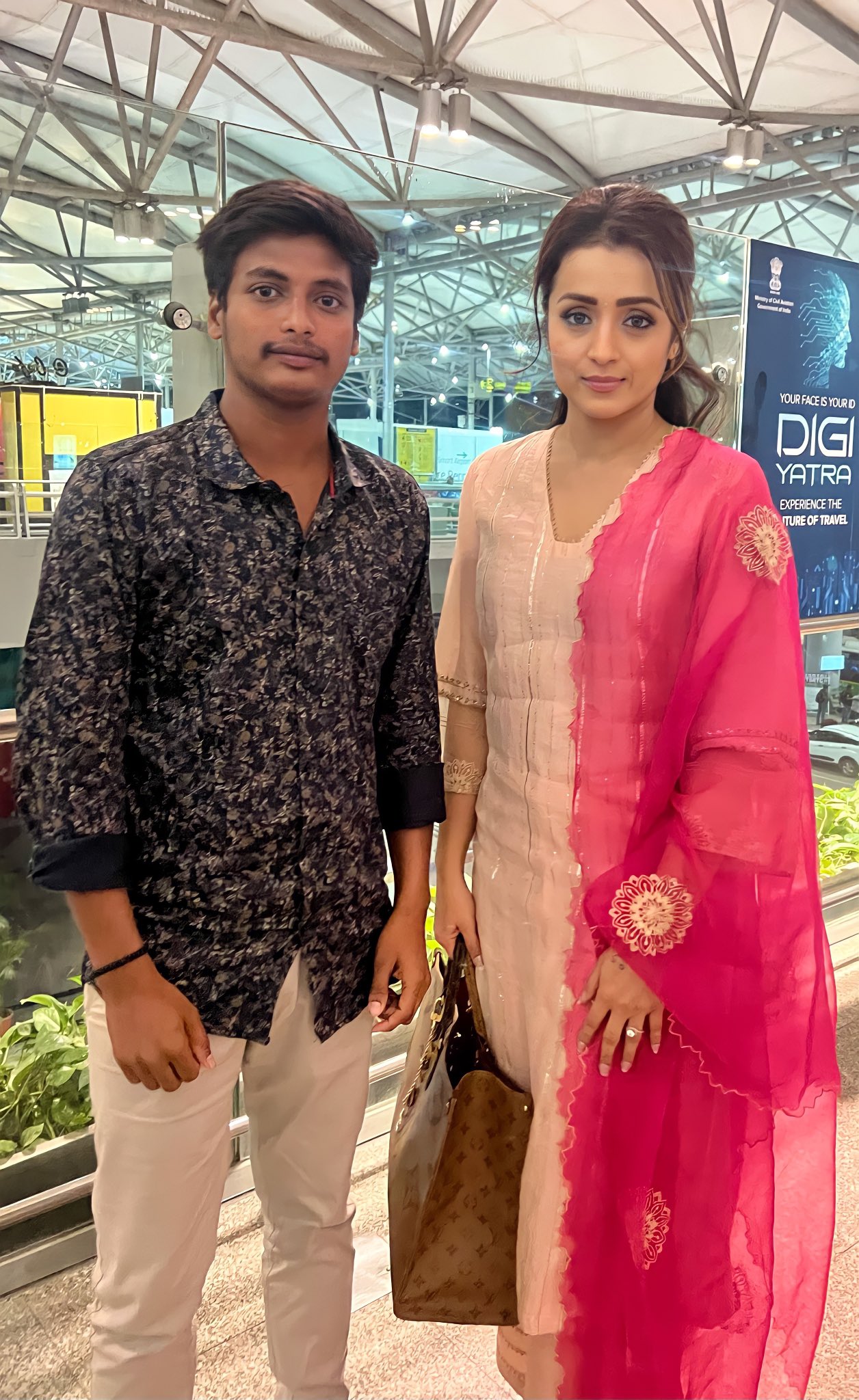 FdZ1x0zVEAAFrT1?format=jpg&name=large