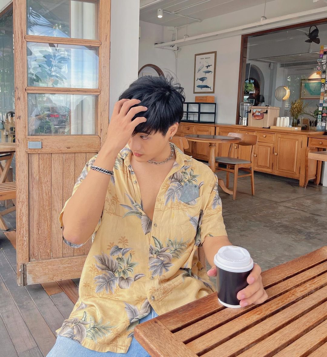 66o999944433's tweet photo. you’re my 🌻🌻🌻 #bew_sitthikarn https://t.co/t4bB7QDEwe