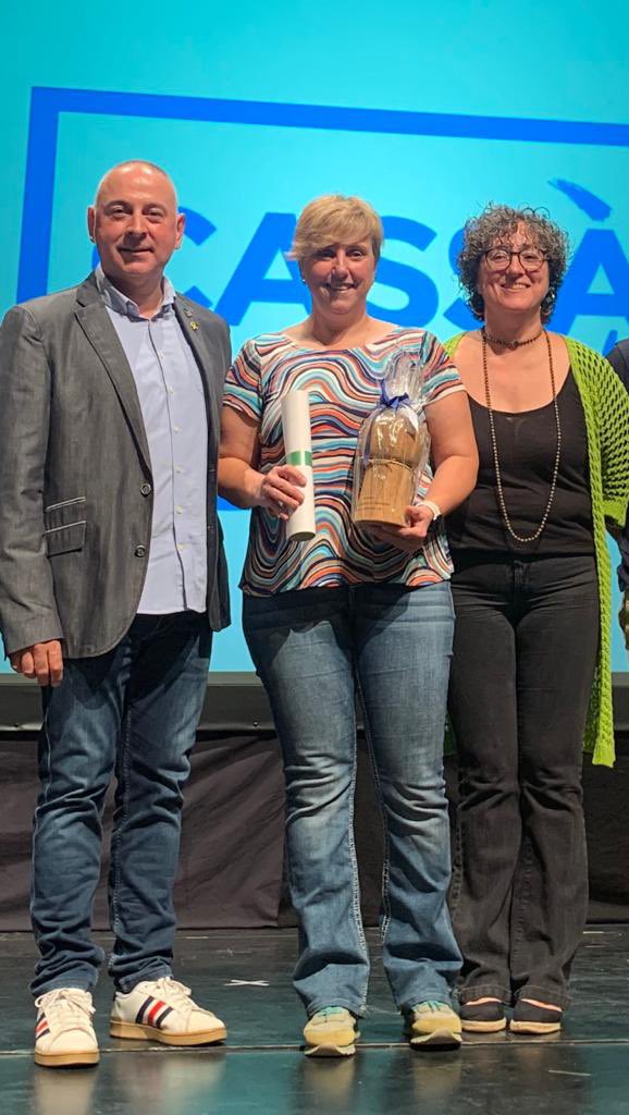 Sarabc77's tweet photo. Ahir al vespre em van concedir el TAP D’HONOR per la meva trajectòria esportiva, vinculada al meu poble Cassà de la Selva. PETANCA,BASQUET,OFICIAL DE TAULA,TENNIS. Gràcies a totes les persones que m’han acompanyat en aquest camí. @RTGirona @FCBQarbitres @ajcassa https://t.co/f47sW5R8Sw
