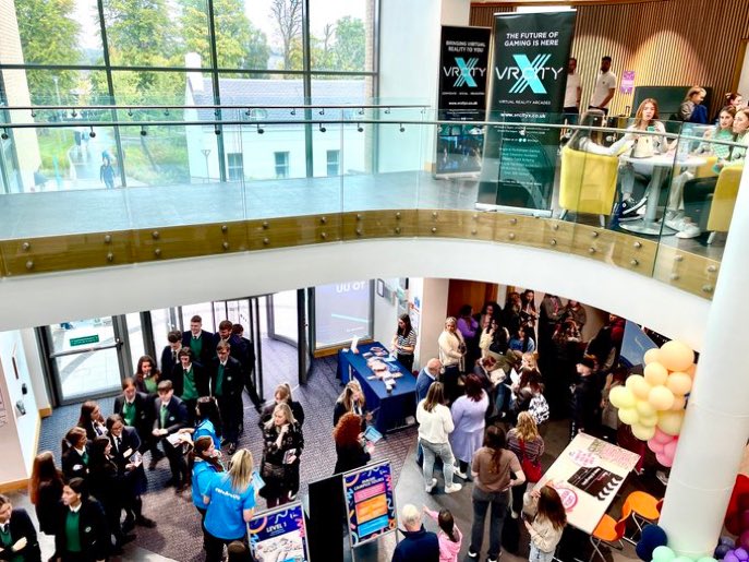 spxcareers's tweet photo. Year 14 @spxcollege had the opportunity to attend the @UlsterUni Open Day at Magee this week. It was a very informative and enjoyable day for our students. They found out more about the courses on offer and university life. #post18options @spxpost16 @PrincipalPiusX https://t.co/QM02NJclNb