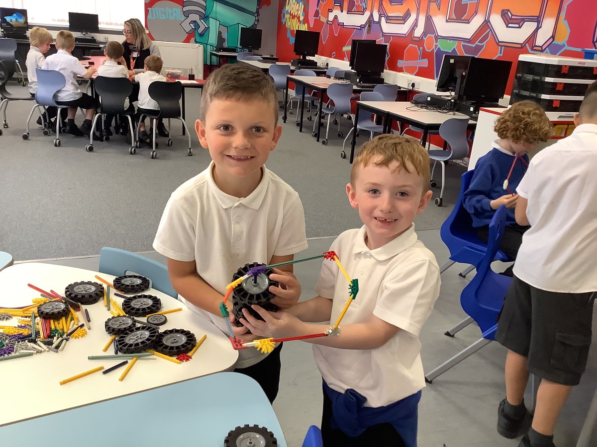 mrsmitchell_l's tweet photo. We also went to the Digiden on Friday to try out the K'nex. We tried to build a vehicle to drive using Spheros #banttech #bantcreativity https://t.co/jhqVvHl98T