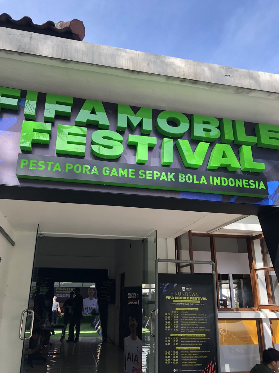sriwijayaisme's tweet photo. Tanding lawan PSKC dih masih tanggal 1, tapi away duluan gapapa lah. Sekalian mampir ke acara FIFA Mobile Festival #FIFAMobileIndonesia #fifamobilecommunity https://t.co/zX1X1niCyj