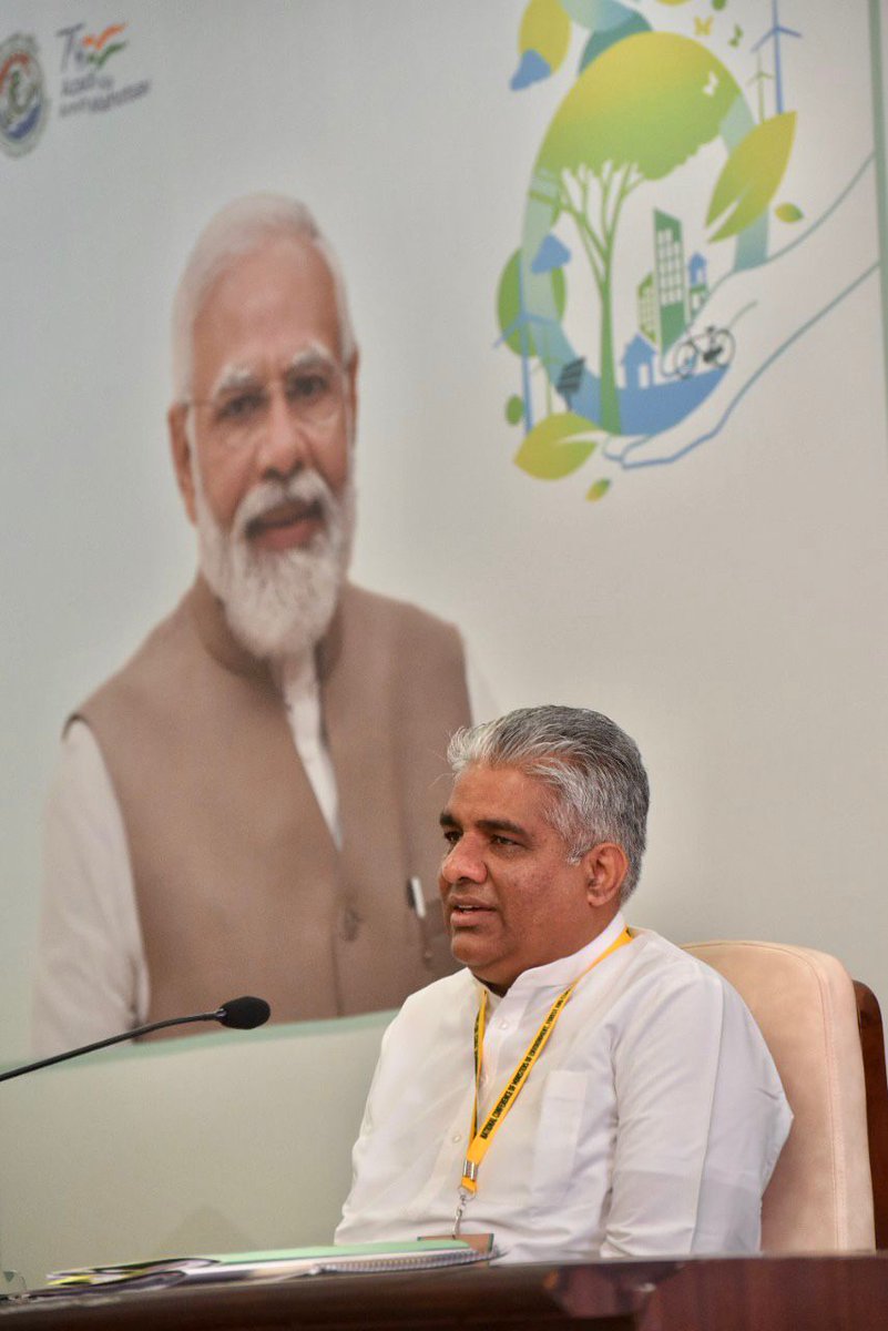 DDNewsGujarati's tweet photo. કેન્દ્રીય મંત્રી @byadavbjp ની #NationalEnvironmentConference માં @moefcc સંસ્થાઓના વડાઓ સાથે વાર્તાલાપ https://t.co/yhGP9IhVUI