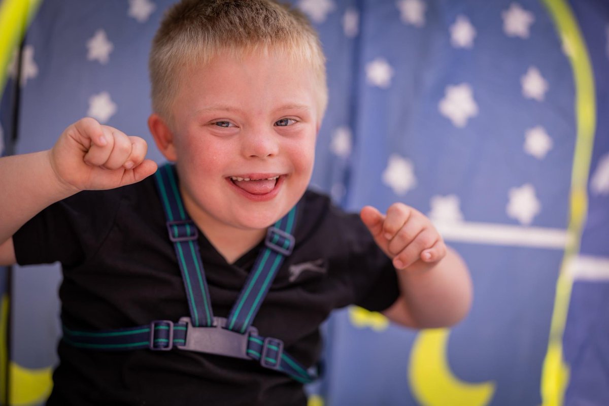 joatsunflowers's tweet photo. Wishing everyone taking part in the #whernsidewander today a fabulous walk in aid of @Sunflowerslocal Big thanks to @ChrisChittell @TonysTrials @nickmiles @Hodge_Isabel @Liamfoxactor and many more taking part to make a difference to very poorly children 🌻 https://t.co/bOaEDdt8zj