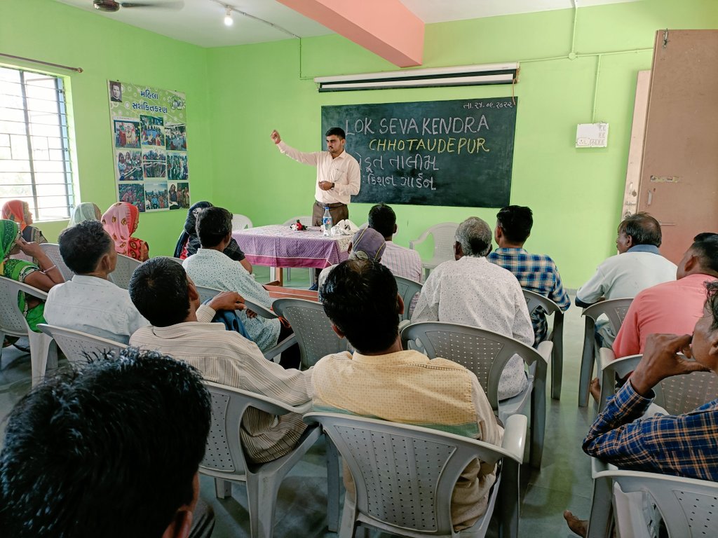 *આજ રોજ ડોન બોસ્કો સ્કૂલ છોટાઉદેપુર માં ખેડૂત શિબિરમાં હાજરી આપી ખેડૂતોને પ્રાકૃતિક ખેતી તેમજ સરકારશ્રીની વિવિધ યોજનાઓ અંગેનું માર્ગદર્શન આપ્યું....*જય જવાન...જય કિસાન ..* <a href="/TdoChhotaudepur/">TDO Chhotaudepur</a> @8pAVdRU0G0XMiPy <a href="/DDOCUdepur/">DDO Chhotaudepur</a> <a href="/Guj_Gramsevak/">Gujarat Rajy GramSevak Mahamandal ABD</a> <a href="/RaghavjiPatel/">Raghavji Patel</a> <a href="/brijeshmeja1/">Brijesh Merja</a>