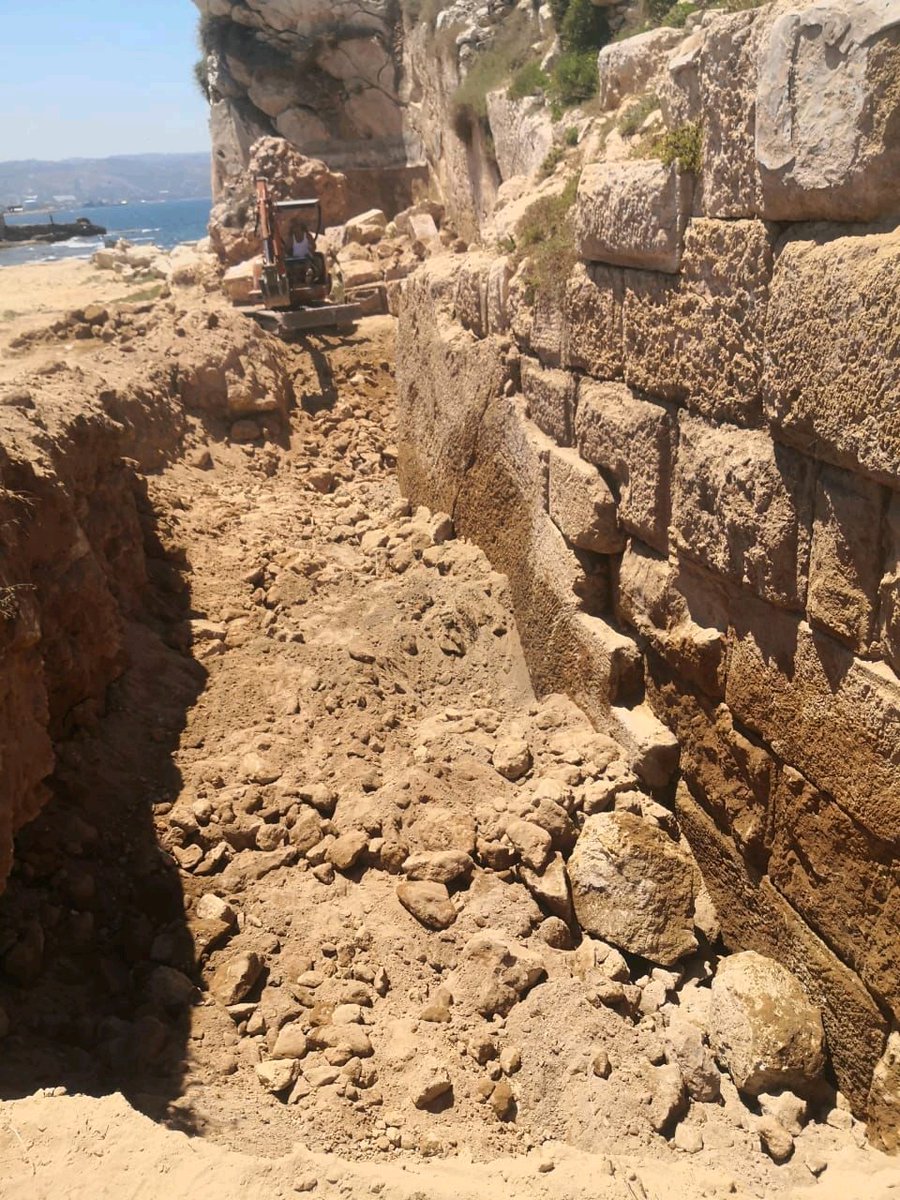 Archaeological wealth of Anfeh, north Lebanon unveiled remarkable historical ruins of the past. An excavation reactivated by the Department of Archaeology at the #UniversityofBalamand and the Museum of Archeology at the #AmericanUniversityofBeirut.
#PatrimoineLiban