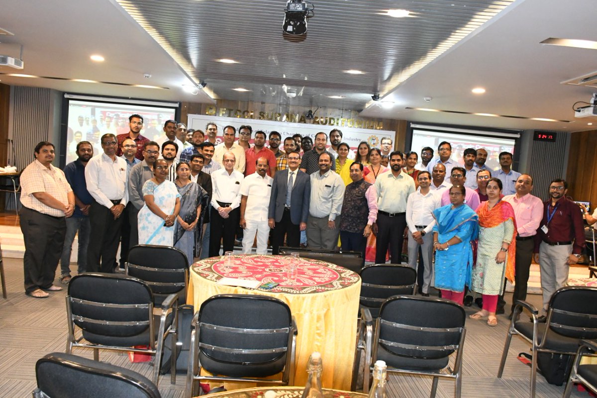 FTCCI's tweet photo. Shri RS Maheshwari, IRS,Commissioner GST audit 2 #Hyderabad presented GST certificates to the participants during the GST certificate course  valedictory session organized by #FTCCI at Hyderabad 

#GST https://t.co/IHcveDql8M