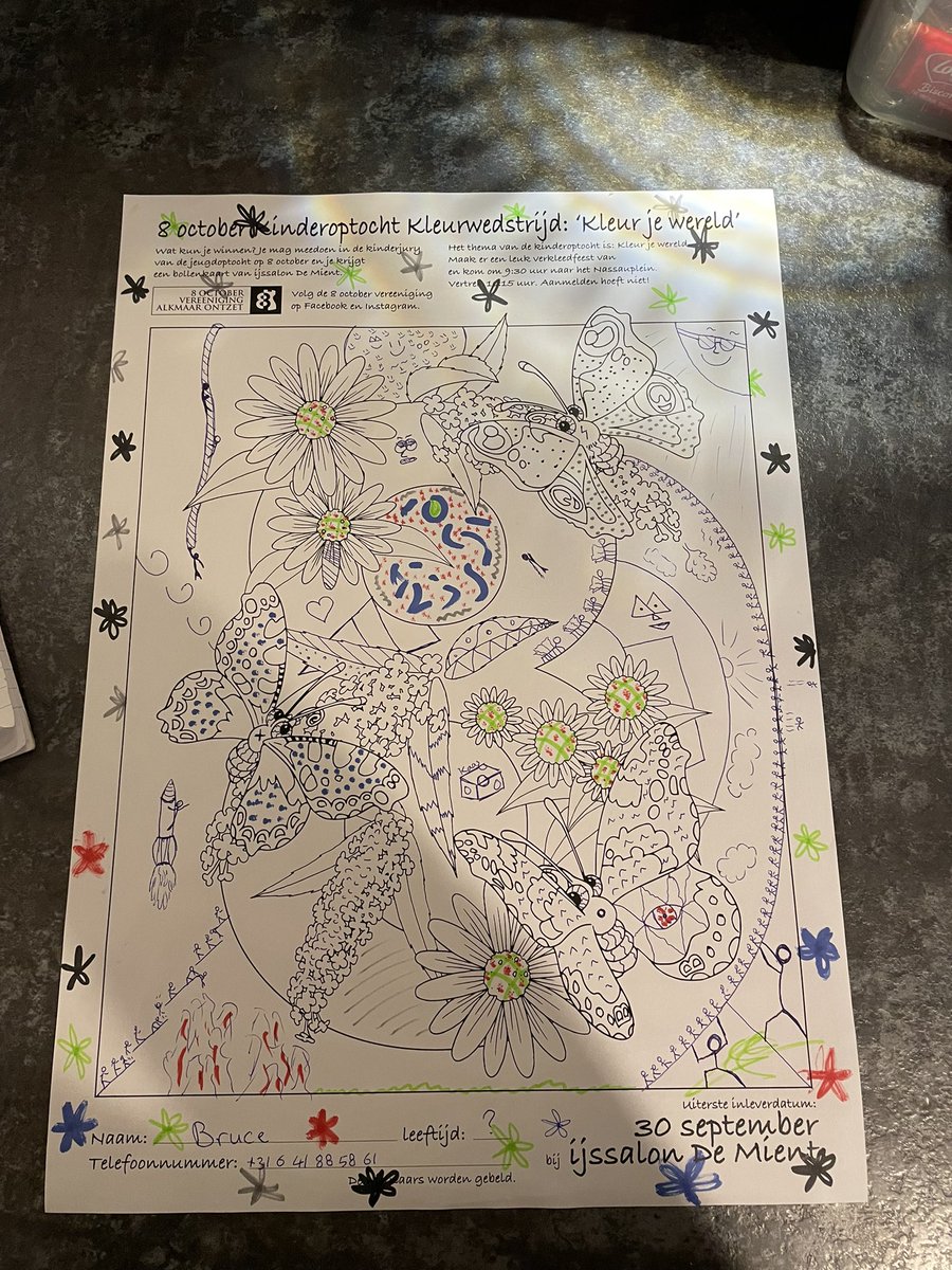 Zoon avond dat het regent en je werkt in een ijssalon. Uit verveling kijk je op Twitter en kent de betekenis van woorden in de eerste 3 tweets niet. je voelt je onwetend. Dan zie je dat je vriend een kleurplaat maakt en is alles weer goed.