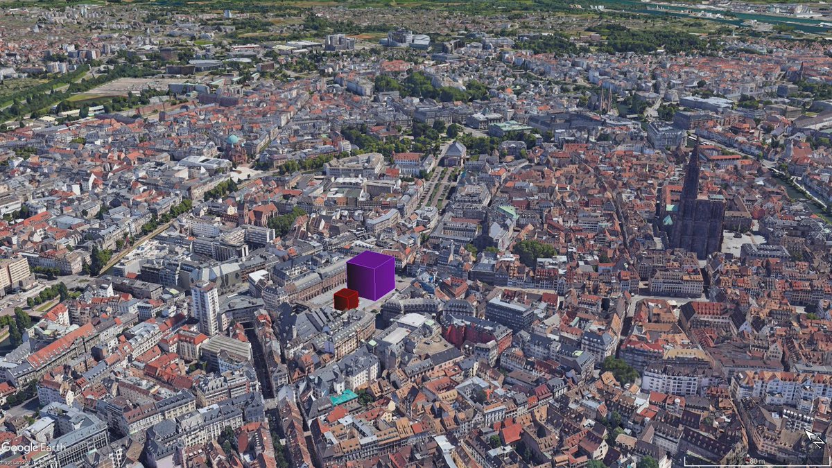 voixdunucleaire's tweet photo. Spécial #StandUpforNuclear ce samedi à #Strasbourg 🖼️

Place Kléber :
🟥 totalité des déchets nucléaires HA, vitrifiés &amp; conditionnés
🟪 totalité des déchets MA-VL

Ces 2 cubes représentent 99.8% de la radioactivité de tous les déchets produits en 🇨🇵 depuis 60 ans, tous secteurs. https://t.co/IqKojJp9y8