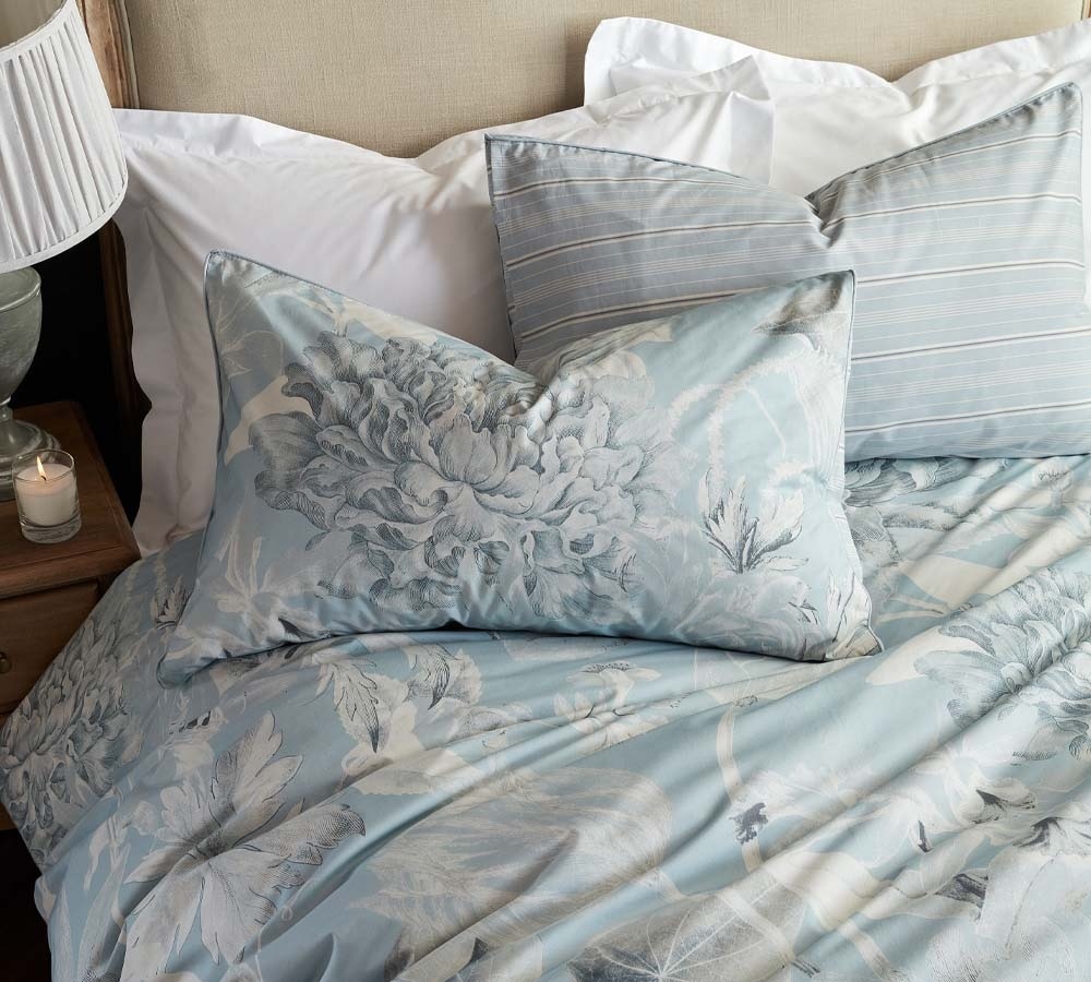 JonesAndTomlin's tweet image. This beautiful Peony Bedding Set is from the Royal Botanic Gardens, Kew!

It's a celebration of their beautiful botanicals as part of their stunning Illustrations Collection.

Get your Peony Duvet Set bit.ly/peony-duvet-set

#DuvetSet #FloralSheets #NewBedding #BeddingCollection