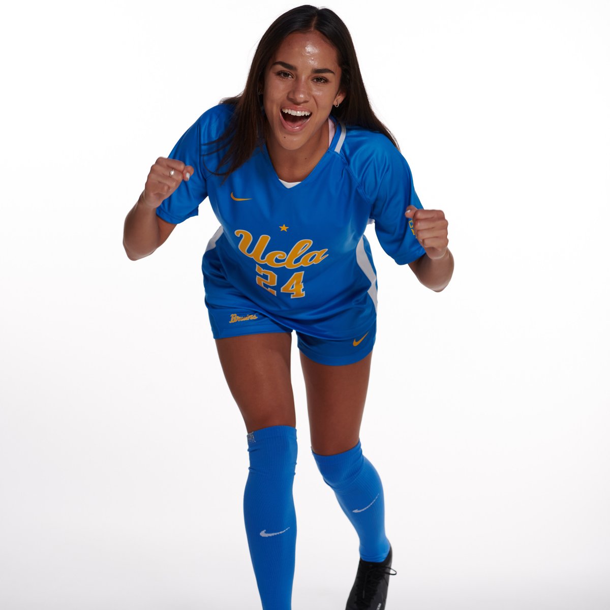 GOALLLLLLLLLLLLLLLLLLL UCLA!!!!

@reyeszmari gives UCLA the lead 3-2 in the 107th minute!!!

#GoBruins | #WCollegeCup