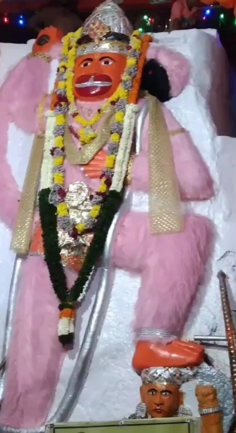 हम मैं हमारा कुछ भी नही है,
जो आप कहे बस वो ही सही है ।।
#दादा ❤️