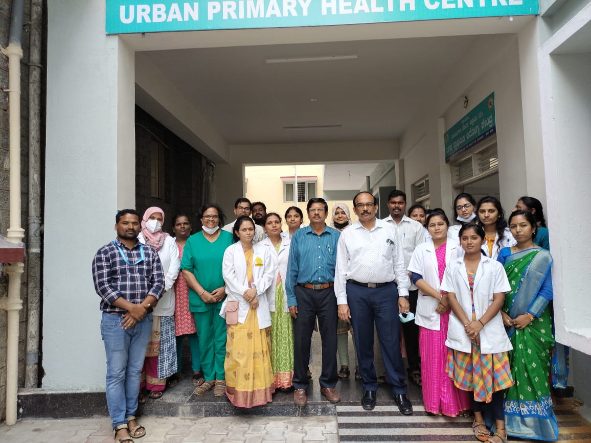 drashwathcn's tweet photo. Dr. Ramachandra, Divisional Jt Director, HFW & Dr. Sudarshan, Dist RCH Officer BBMP, visited our first-of-its-kind Comprehensive Urban PHC at Palace Guttahalli, Malleshwara.
Hope the visit helps in taking the Malleshwara health model across the State.
#CUPHC https://t.co/bBqvGIYqFM