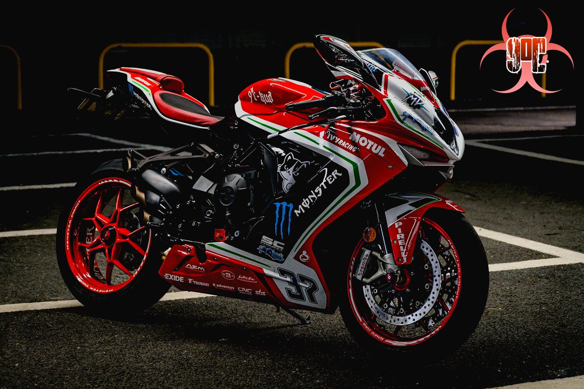 Skyblue_Monster's tweet photo. F3RCが春日部の自宅から盗難にあいました。
バイクは車などに隠れているうえ、常にカバーかけていて、前後ぶっといチェーンで地球ロックしてても切られてしまいました。
ショックすぎる。 https://t.co/9LXoesCwIS