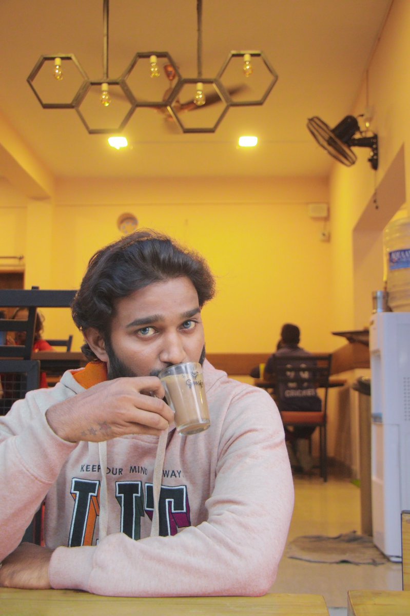 Rishivickyaru's tweet photo. Golden yellow evening with tea ☕️ 💛 #rishiganesh #tamilactor #tamilactress #kollywoodactress #kollywoodcinima #TamilCinema #actor #actorslife #TamilNadu #film https://t.co/3yaJO7CvJr