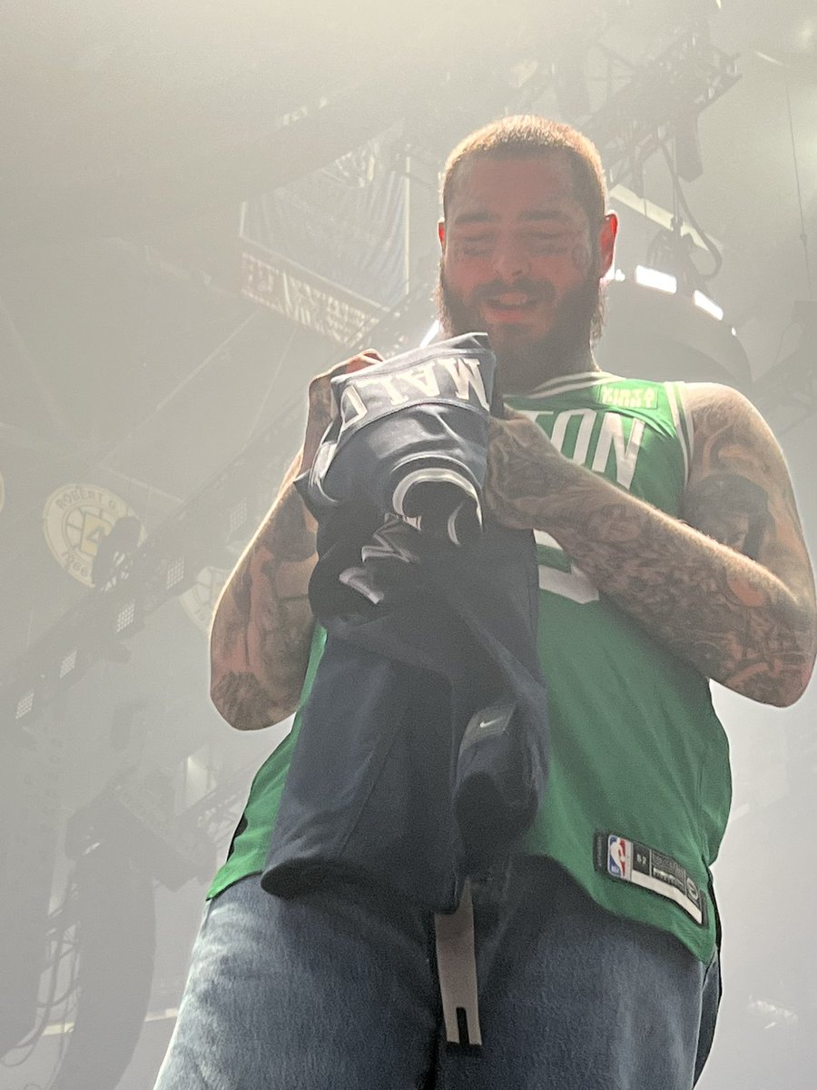 conanhbo's tweet photo. Some of my favorite pics from tonight’s show #PostMalone #TDGarden (please don’t steal) https://t.co/cBYTNszCrJ