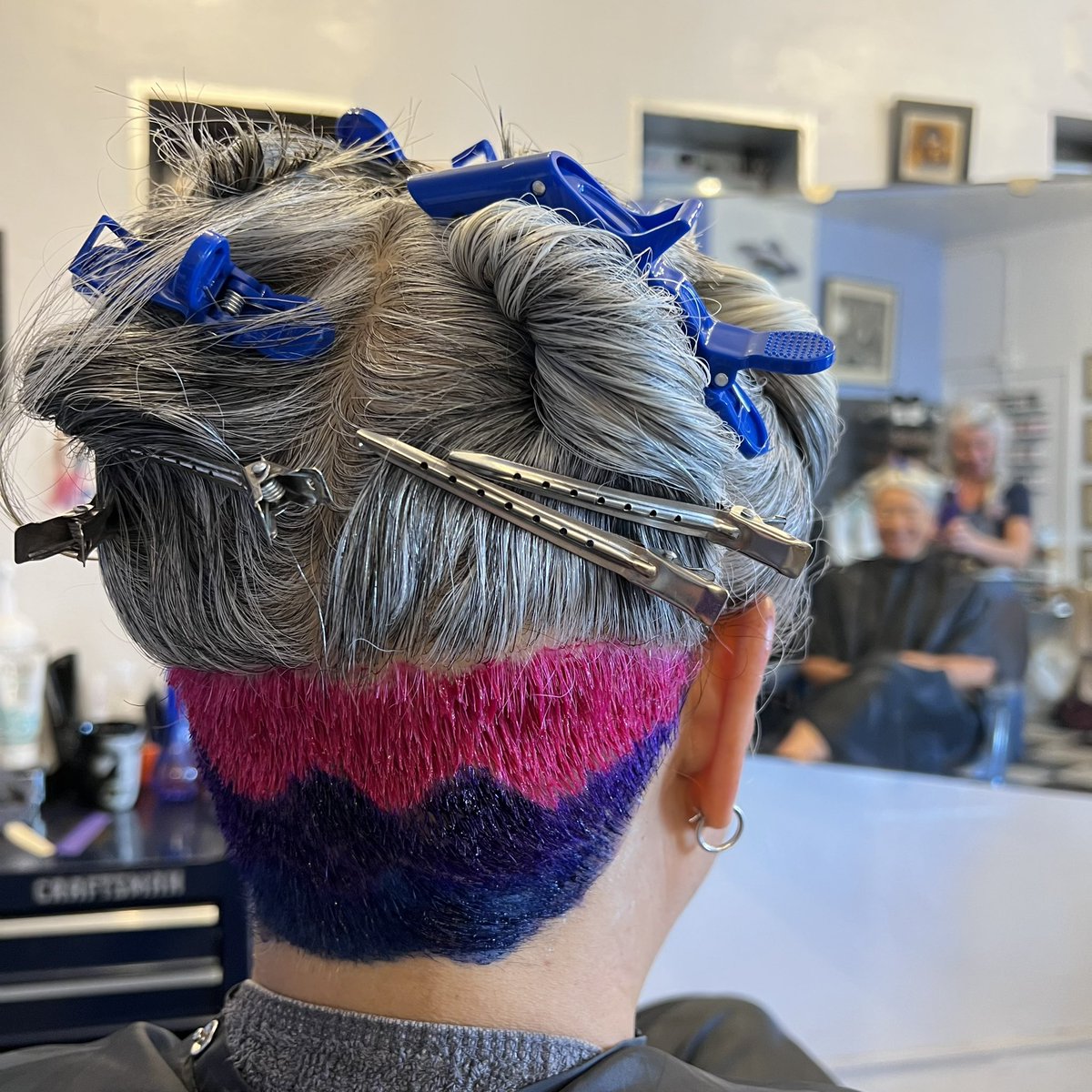 drtaniaisrael's tweet photo. My hair is the flag
Proudly pink, blue, and purple
I’m visibly bi

#bisexual #haiku #biku  #bivisibilityweek #celebratebisexualityday #undercut https://t.co/ilo1i7qQho