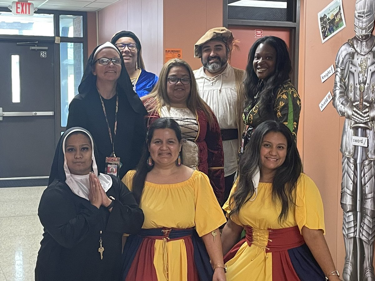 judarrah's tweet photo. Students and teachers @ Orange Grove Elementary excited about the Middle Ages . https://t.co/Va1cLAiTIg
