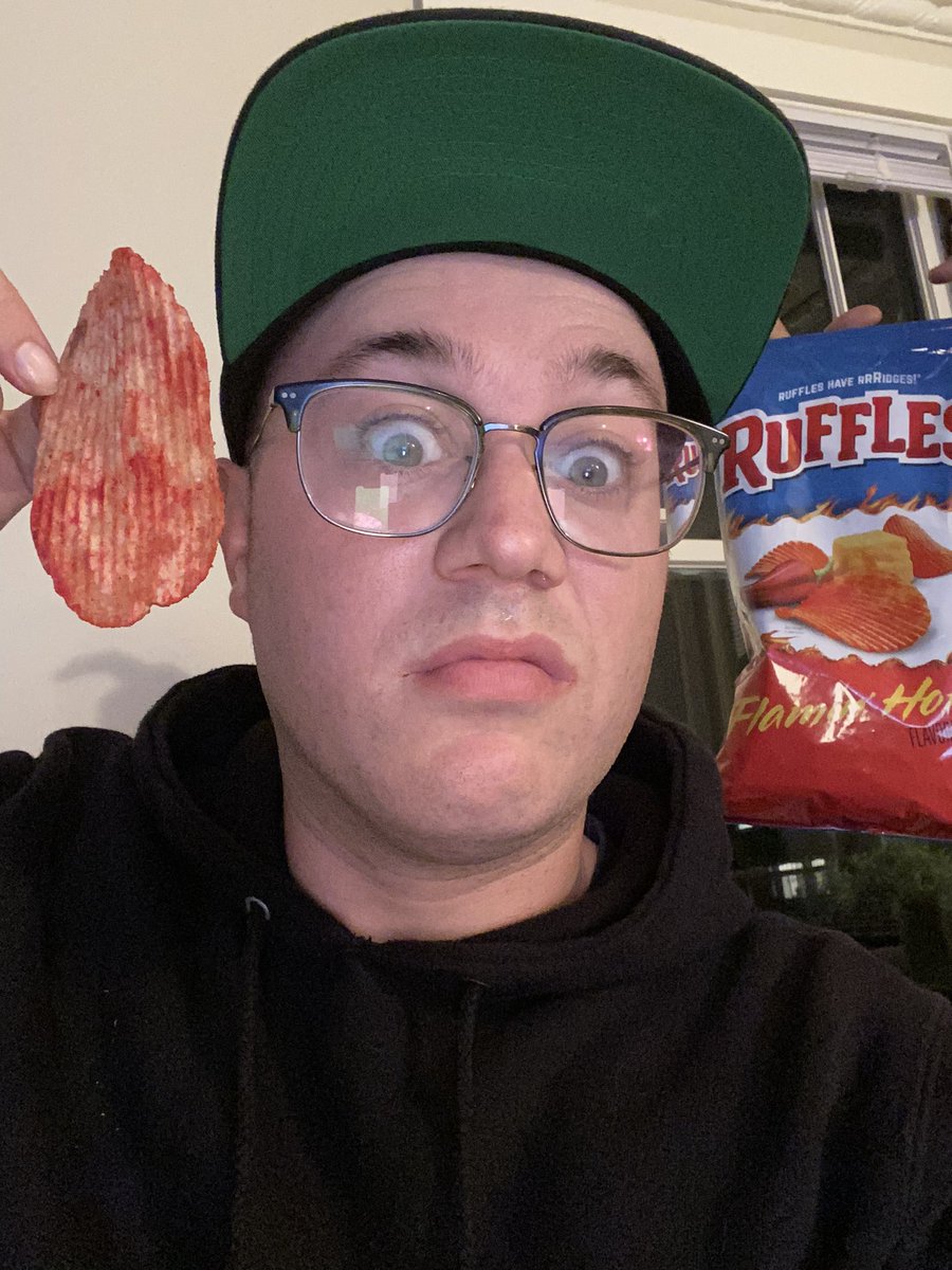 michaelklonoff's tweet photo. @RUFFLES I think I just found the largest ruffles chip in history #ruffles #guinessbookofworldrecords #bigchipenergy https://t.co/fBRbsnKedr