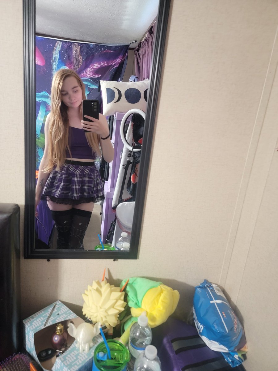 Kinky420girl's tweet photo. I want dick so bad 😭
RT if you'd let me ride you for a about 6 hours 🥰 #instagramdown #gamer #gamergirlnsfw #animegirl #anime #Disney #DisneyDreamlightValley #twitchstreamer #twitchrespond https://t.co/51Lp1IpTpK