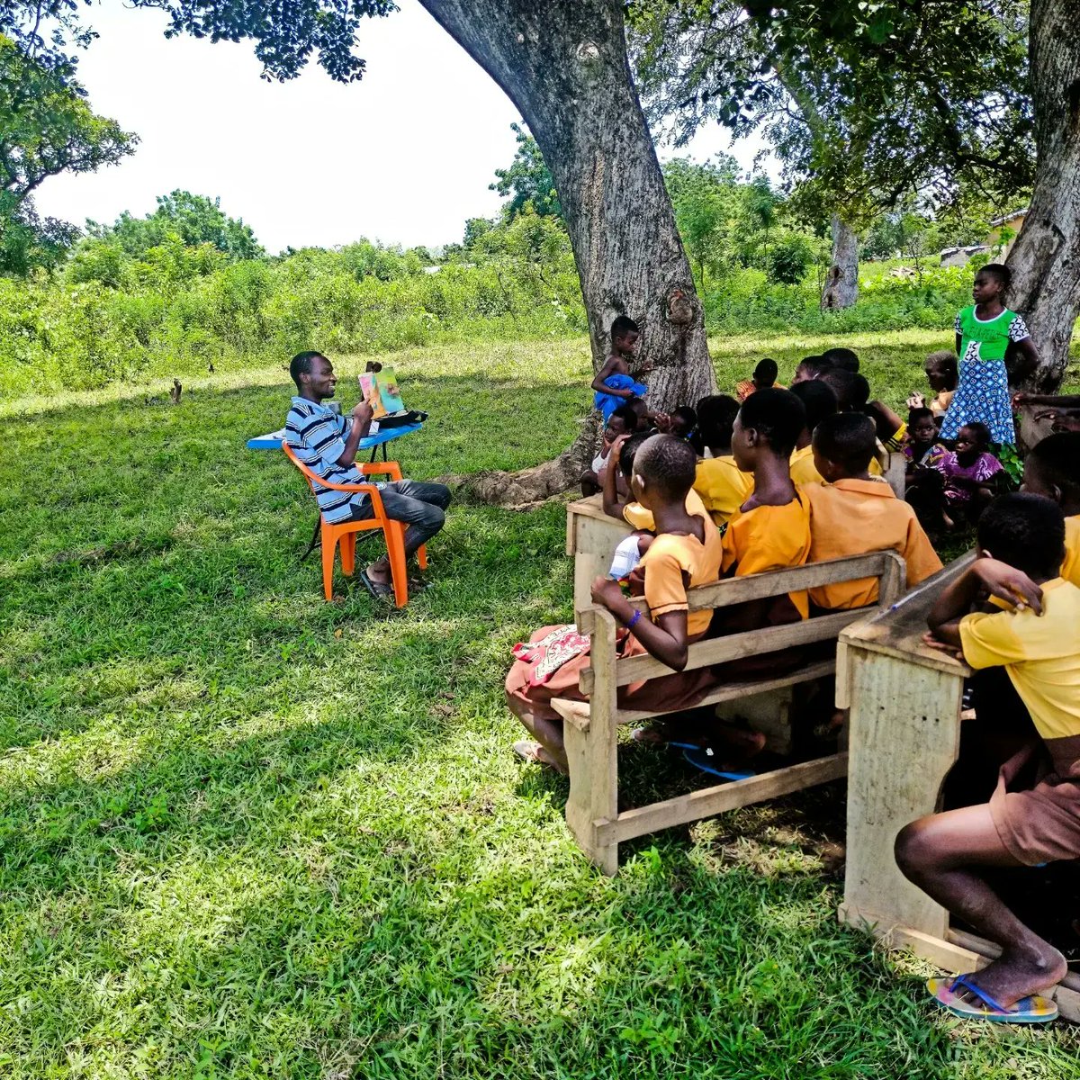 Mawuli_K_Fianyo's tweet photo. Looks like my students and I have a new a Friday activity. 
#ReadingFridays #Stroytime https://t.co/8oeUvf4HJK