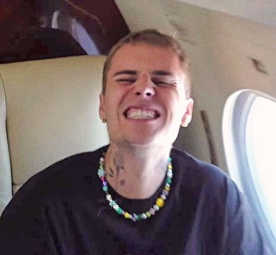 BiebtanFiles's tweet photo. 😬 https://t.co/eWVxwhFE8J