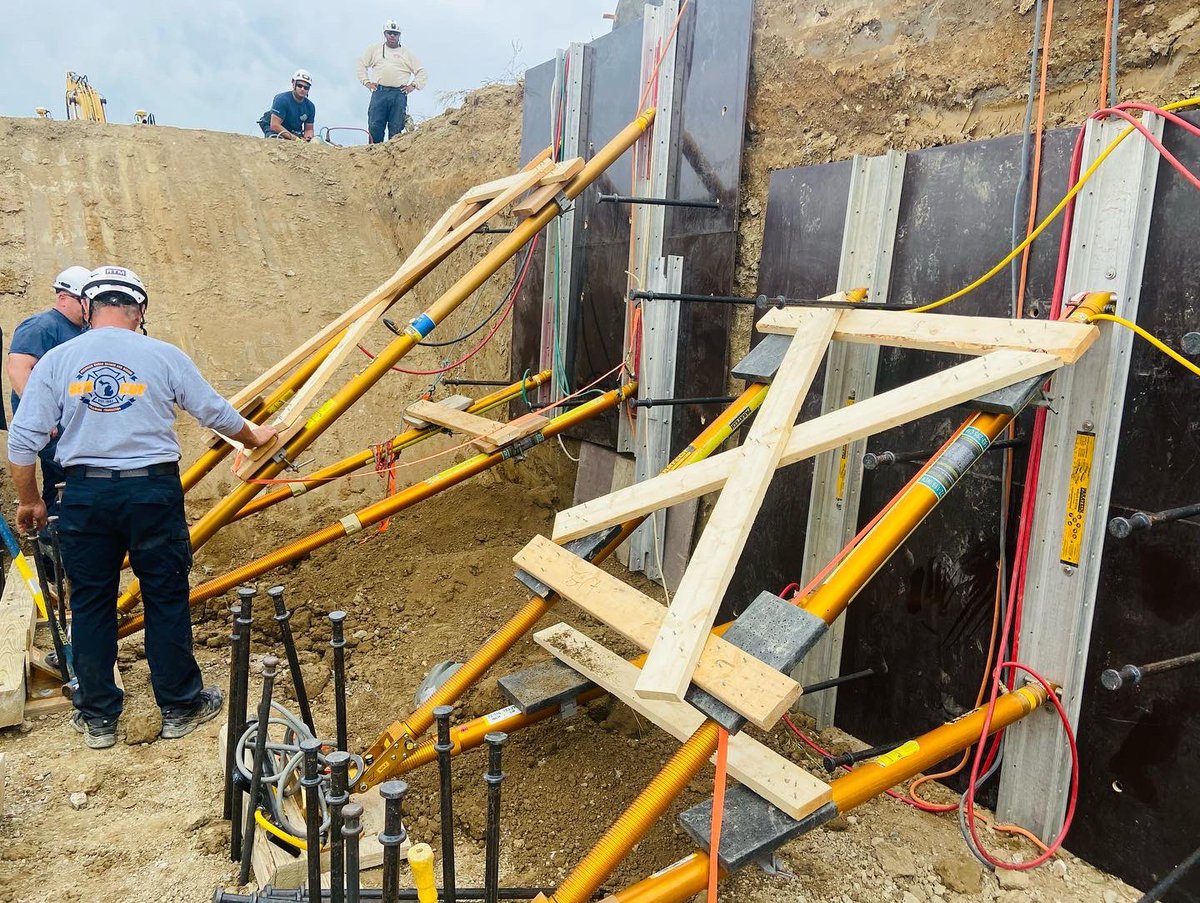 IlowiteJason's tweet photo. Spent this week in Michigan training at MUSAR’s Advanced Trench Symposium. Tons of innovative techniques for trench shoring all tested by engineers on site for the whole class. Huge thank you to my department for supporting the continued development of tech rescue! https://t.co/w63HL2r4Oy